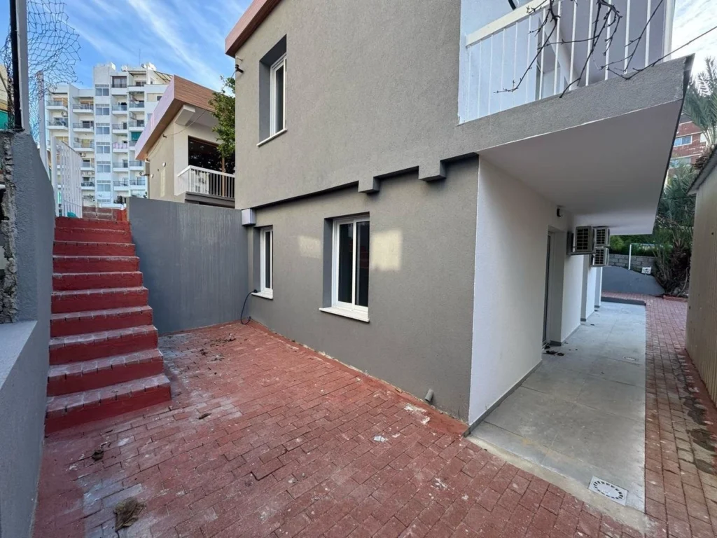 400m² Office for Rent in Limassol District