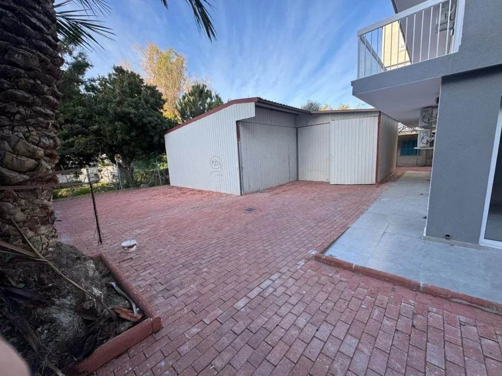 400m² Office for Rent in Limassol District