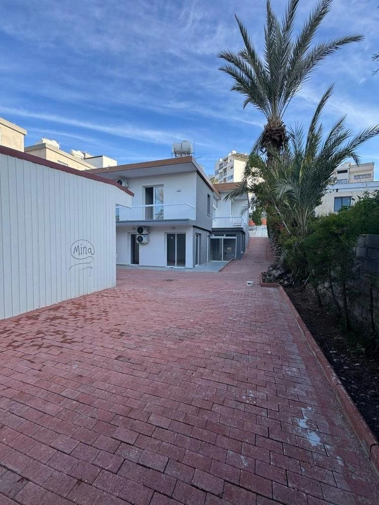 400m² Office for Rent in Limassol District