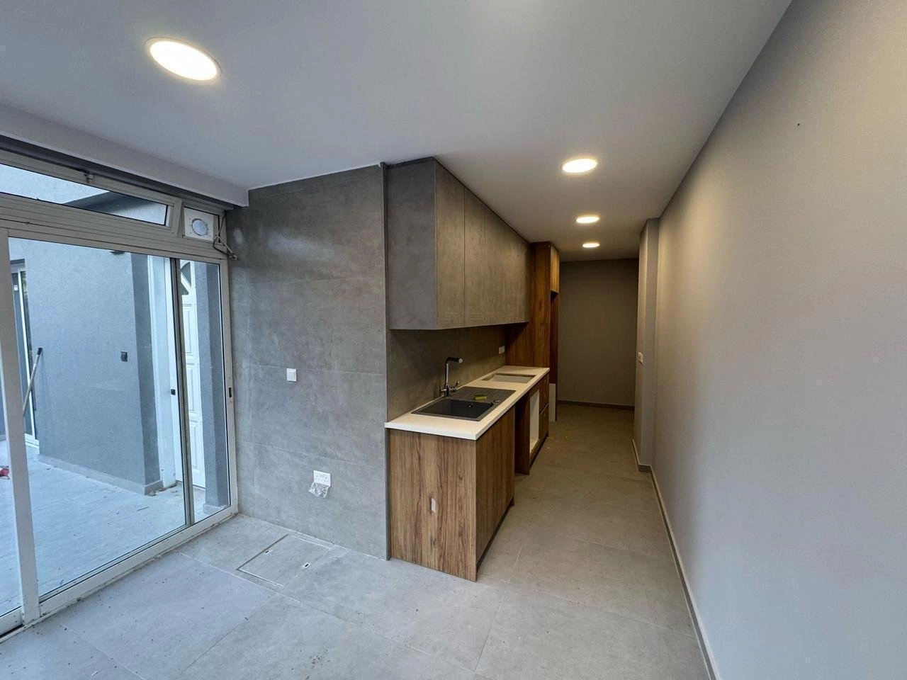 400m² Office for Rent in Limassol District