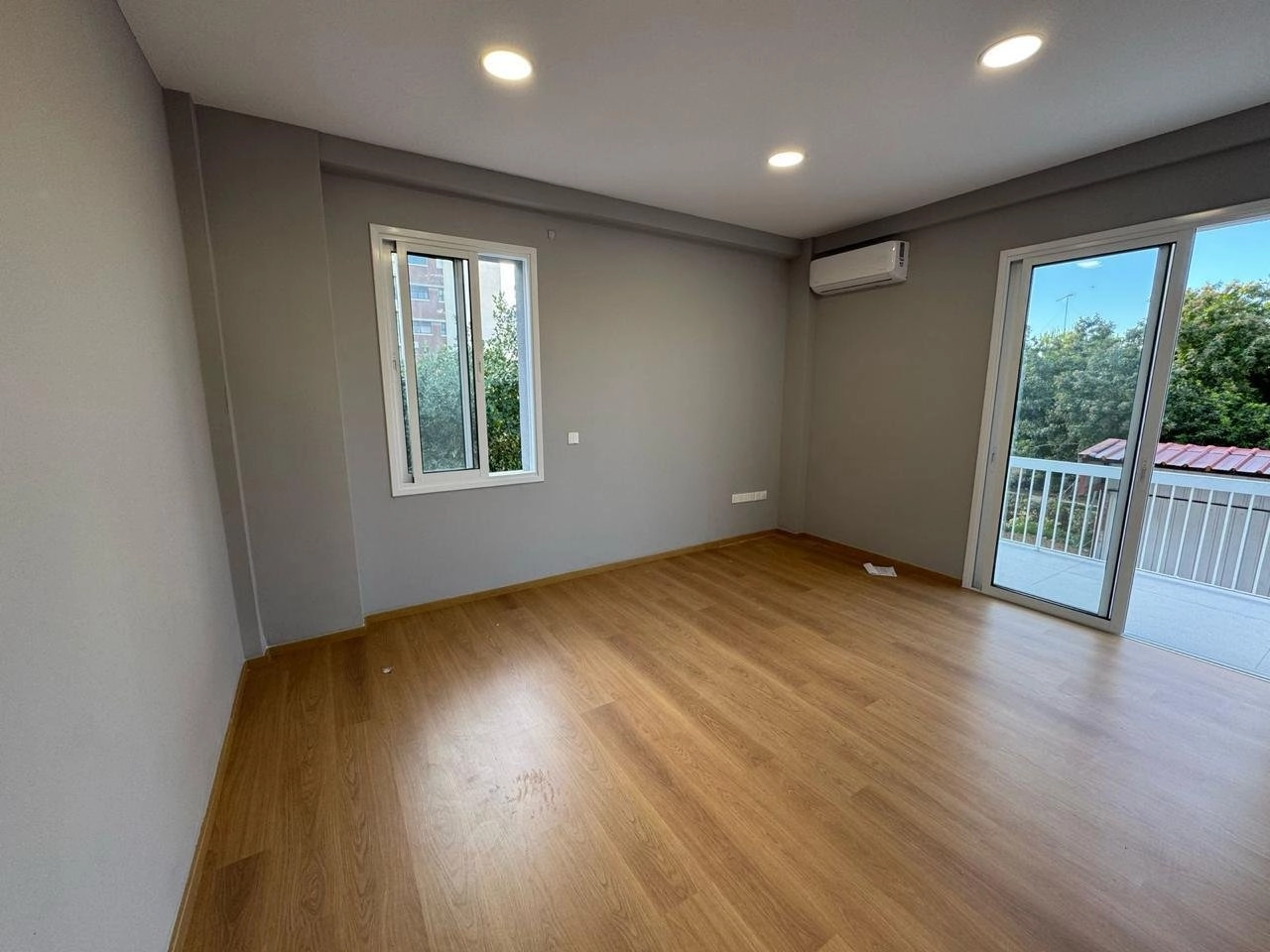 400m² Office for Rent in Limassol District
