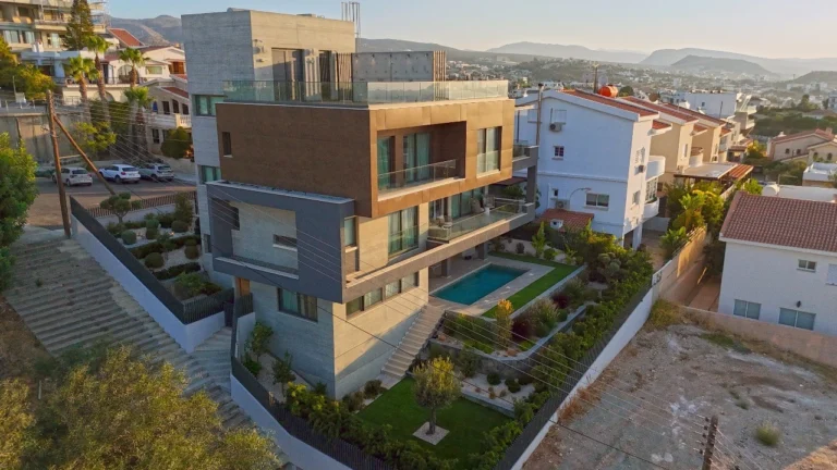 4 Bedroom House for Sale in Limassol – Mesa Geitonia