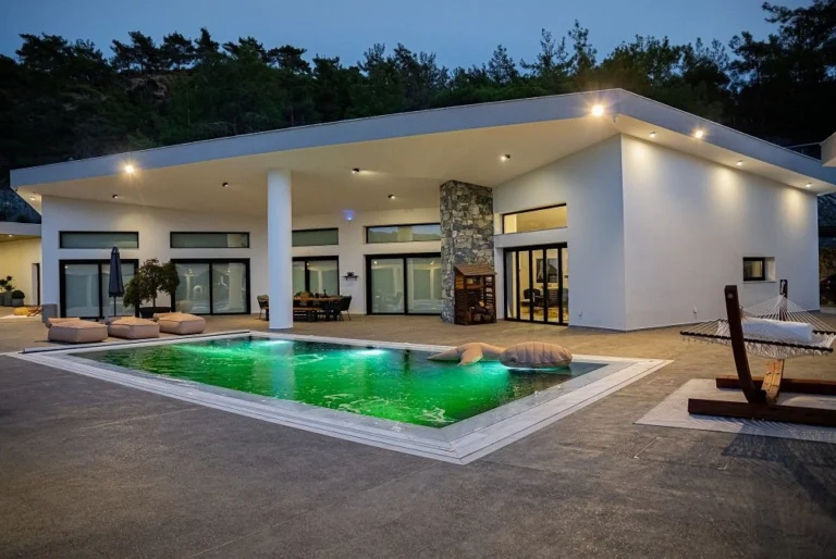 6+ Bedroom House for Sale in Louvaras, Limassol District