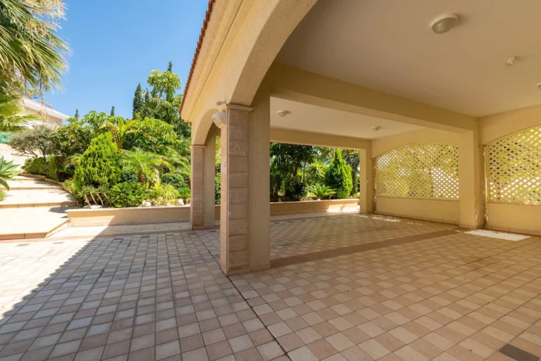 5 Bedroom House for Sale in Agios Tychonas, Limassol District