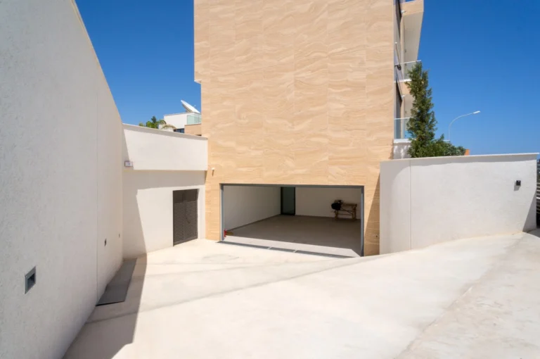 5 Bedroom House for Sale in Germasogeia, Limassol District