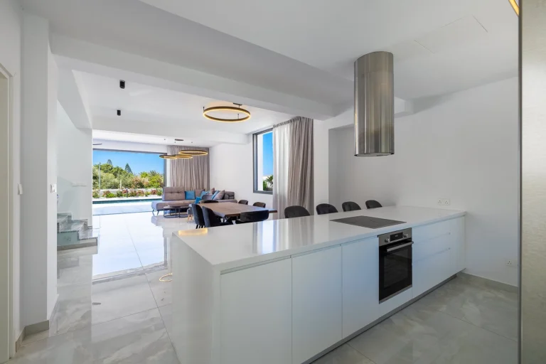 4 Bedroom House for Sale in Chlorakas, Paphos District