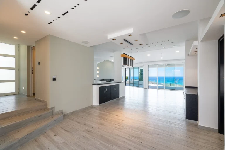 5 Bedroom House for Sale in Kissonerga, Paphos District