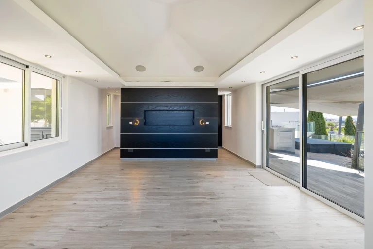 5 Bedroom House for Sale in Kissonerga, Paphos District