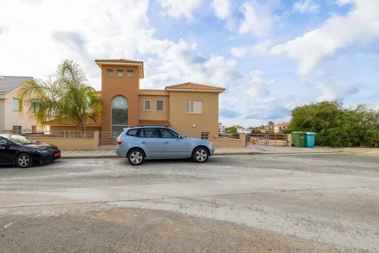 5 Bedroom House for Sale in Limassol – Agia Fyla