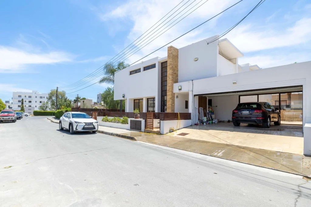 4 Bedroom House for Sale in Agios Nikolaos, Larnaca District