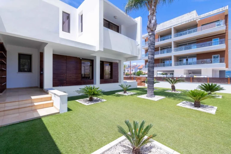 4 Bedroom House for Sale in Agios Nikolaos, Larnaca District
