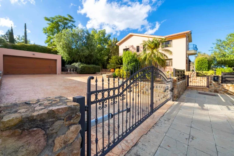 4 Bedroom House for Sale in Mosfiloti, Larnaca District