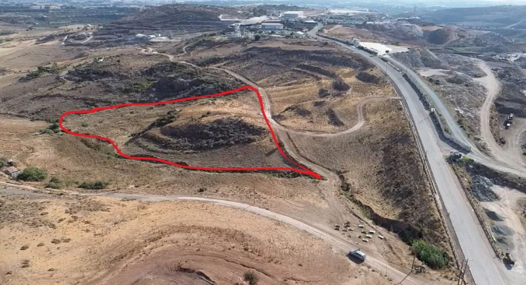 10,368m² Plot for Sale in Agia Varvara, Paphos District