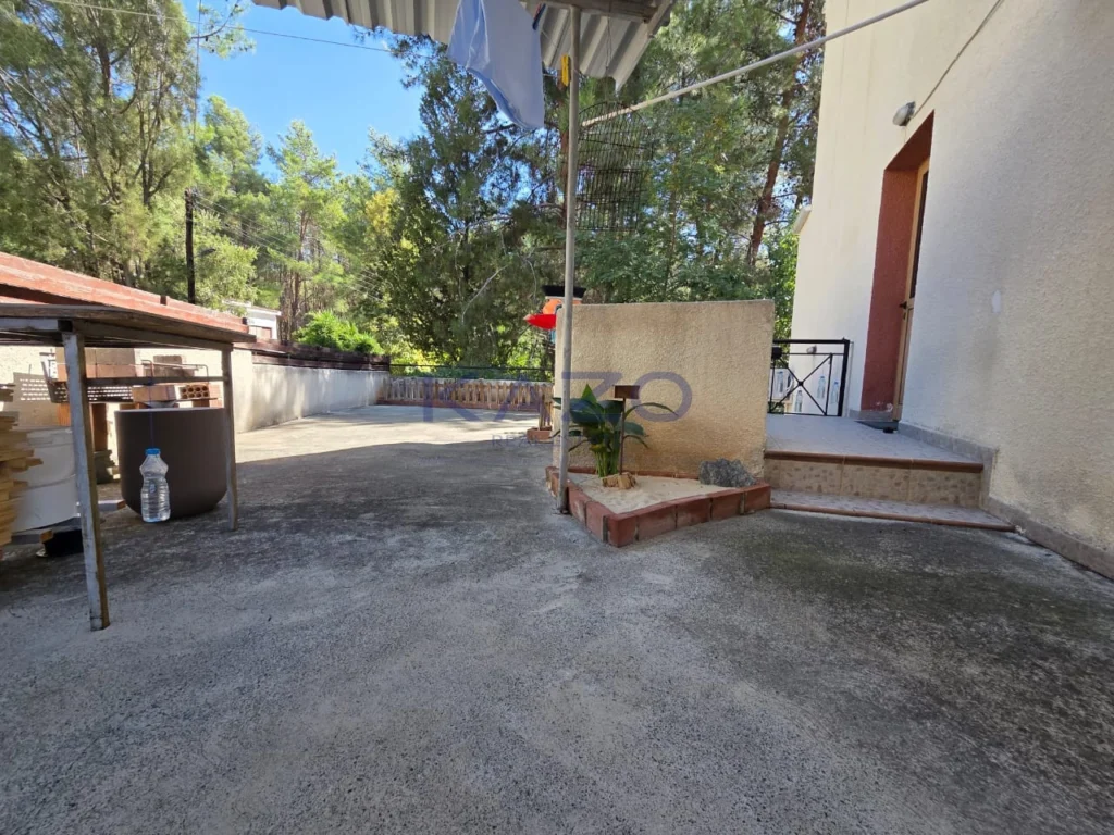 4 Bedroom House for Sale in Moniatis, Limassol District
