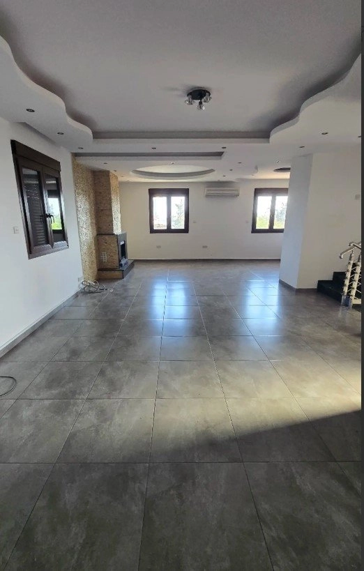 5 Bedroom House for Sale in Parekklisia, Limassol District