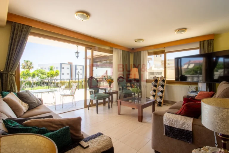 5 Bedroom House for Sale in Limassol – Agios Athanasios