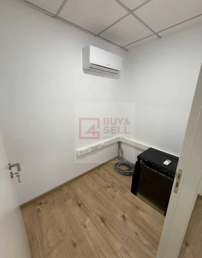 180m² Office for Rent