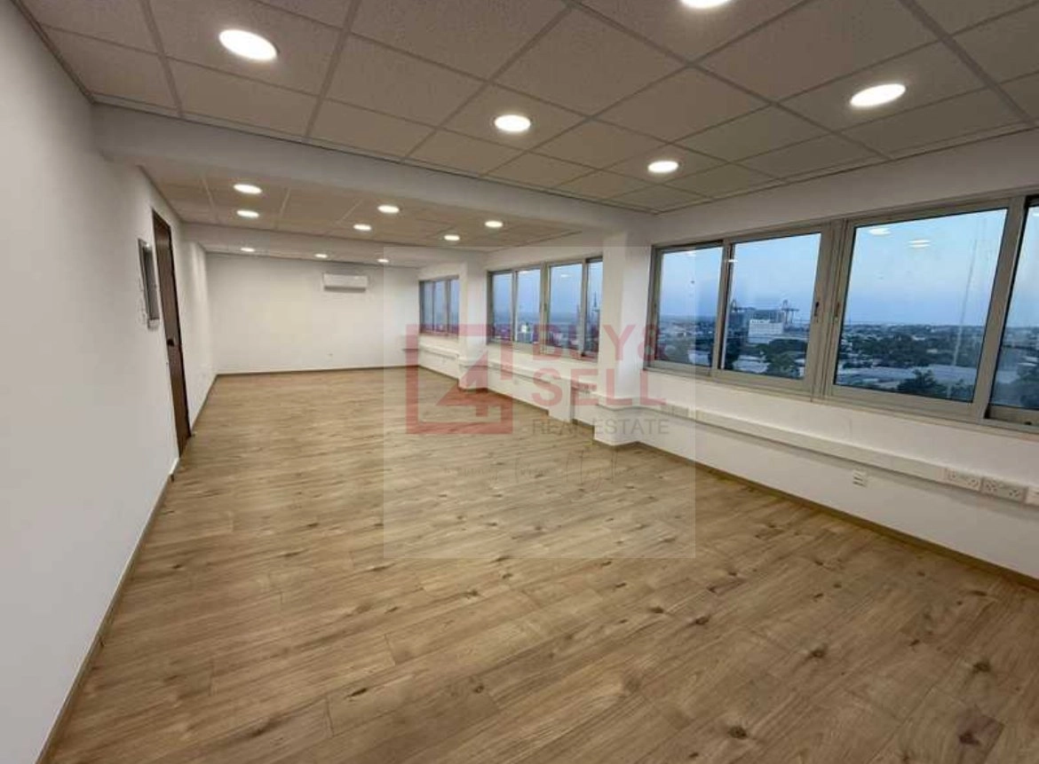 180m² Office for Rent