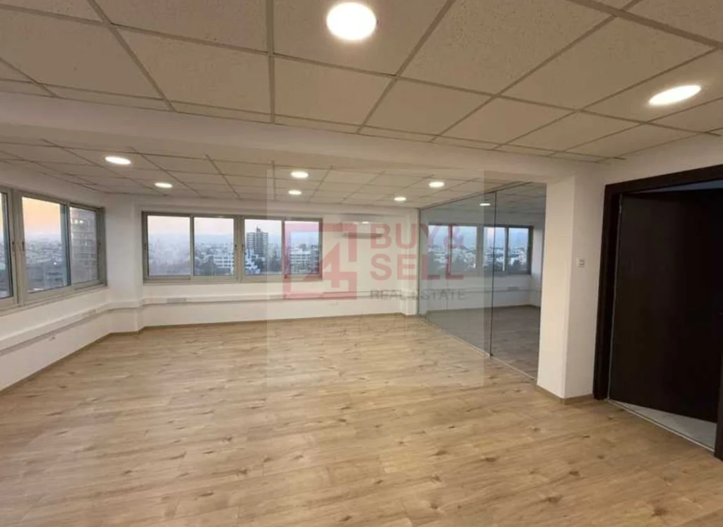 180m² Office for Rent