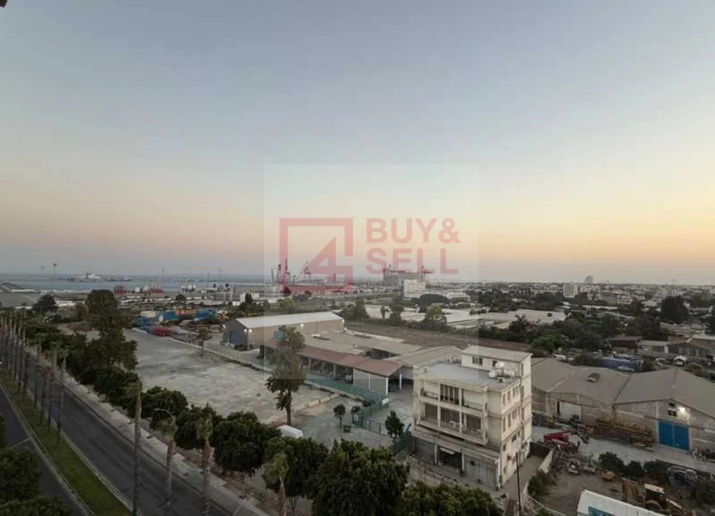 180m² Office for Rent