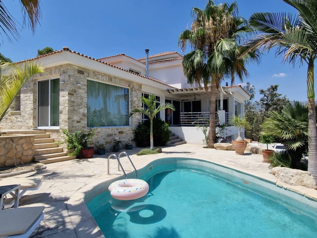 5 Bedroom House for Sale in Pyrgos Lemesou, Limassol District