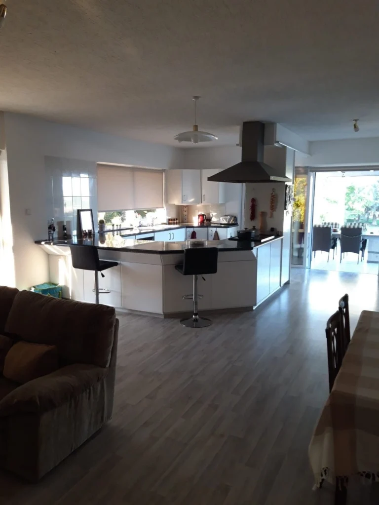 5 Bedroom House for Sale in Parekklisia, Limassol District