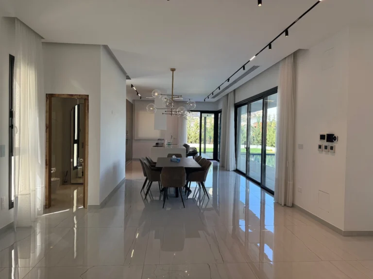 5 Bedroom House for Sale in Agios Tychonas, Limassol District