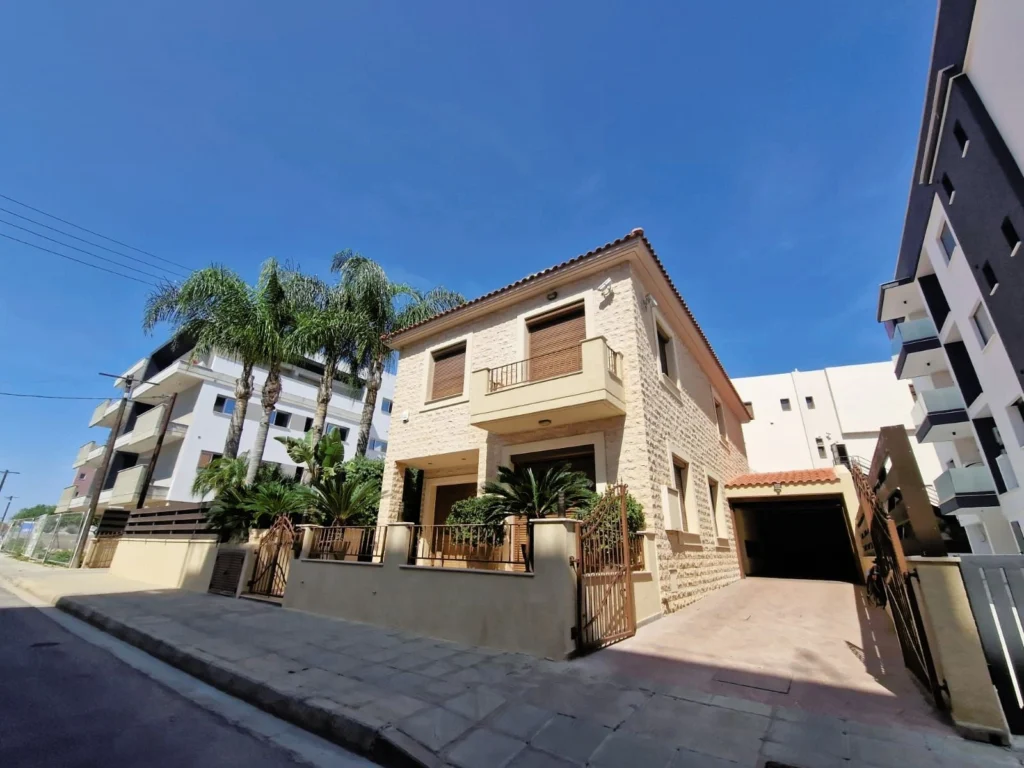 4 Bedroom House for Sale in Kato Polemidia, Limassol District