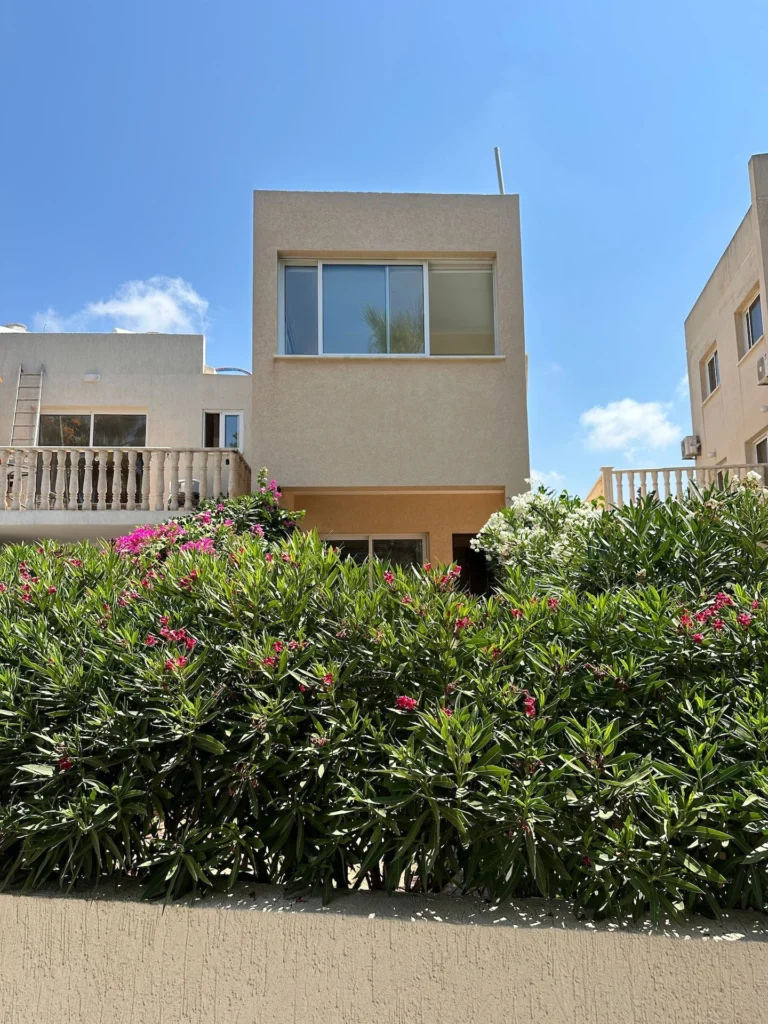 3 Bedroom House for Sale in Paphos – Moutallos