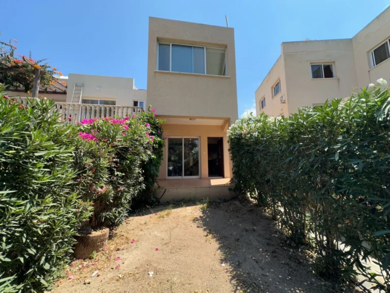3 Bedroom House for Sale in Paphos – Moutallos