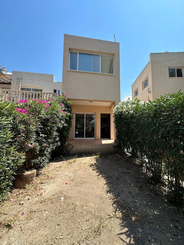3 Bedroom House for Sale in Paphos – Moutallos