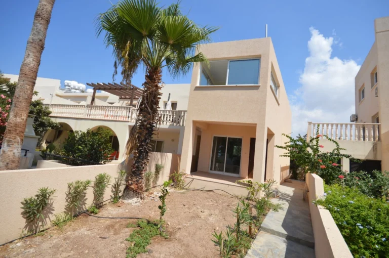 3 Bedroom House for Sale in Paphos – Moutallos