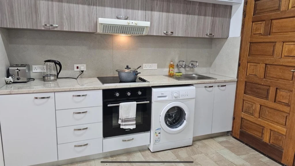 425m² Building for Sale in Kato Paphos