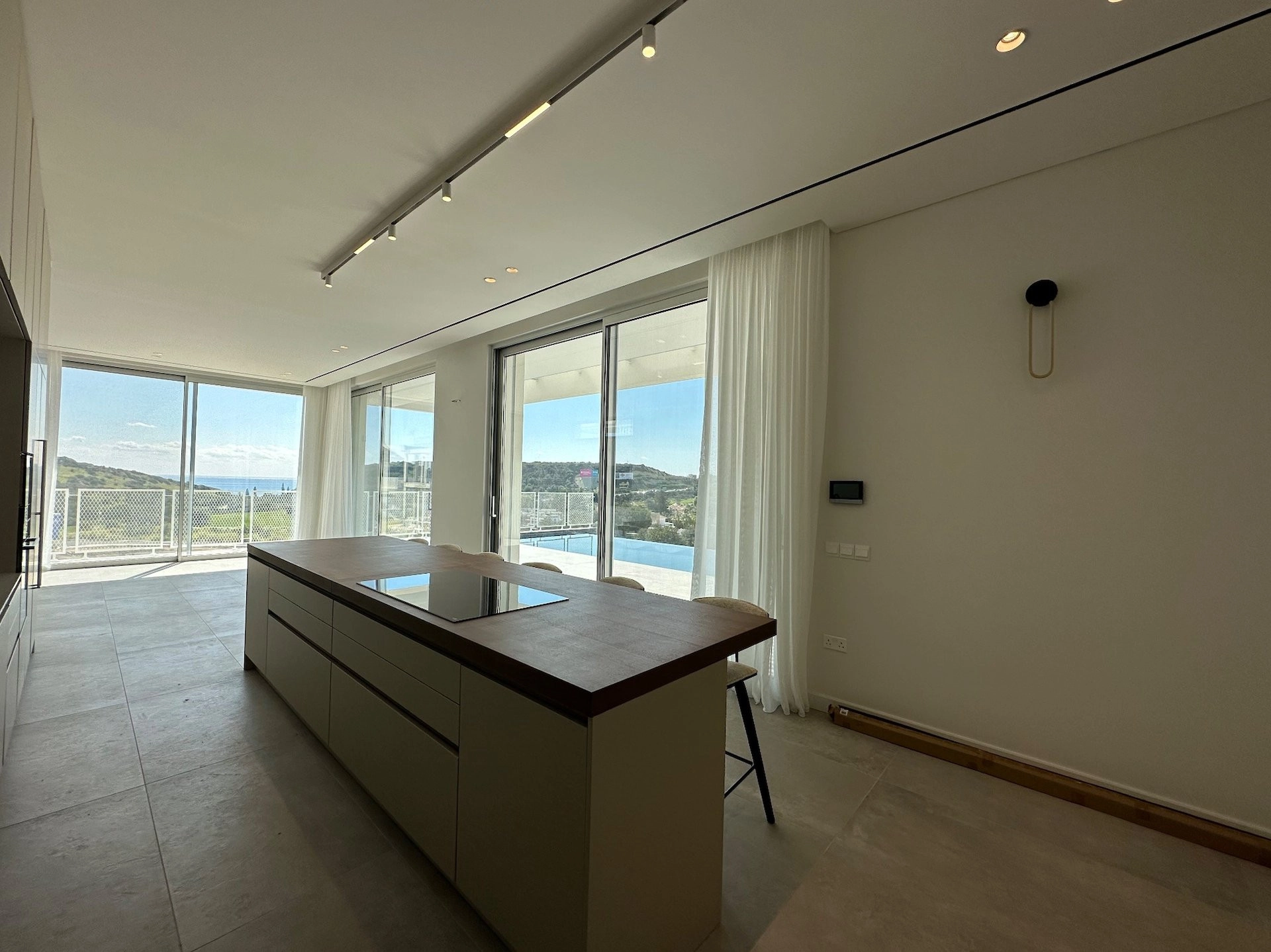 6+ Bedroom House for Rent in Agios Tychonas, Limassol District