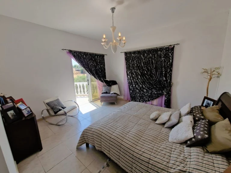 5 Bedroom House for Sale in Parekklisia, Limassol District