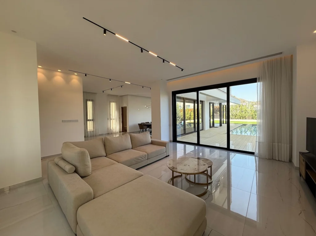 5 Bedroom House for Rent in Agios Tychonas, Limassol District