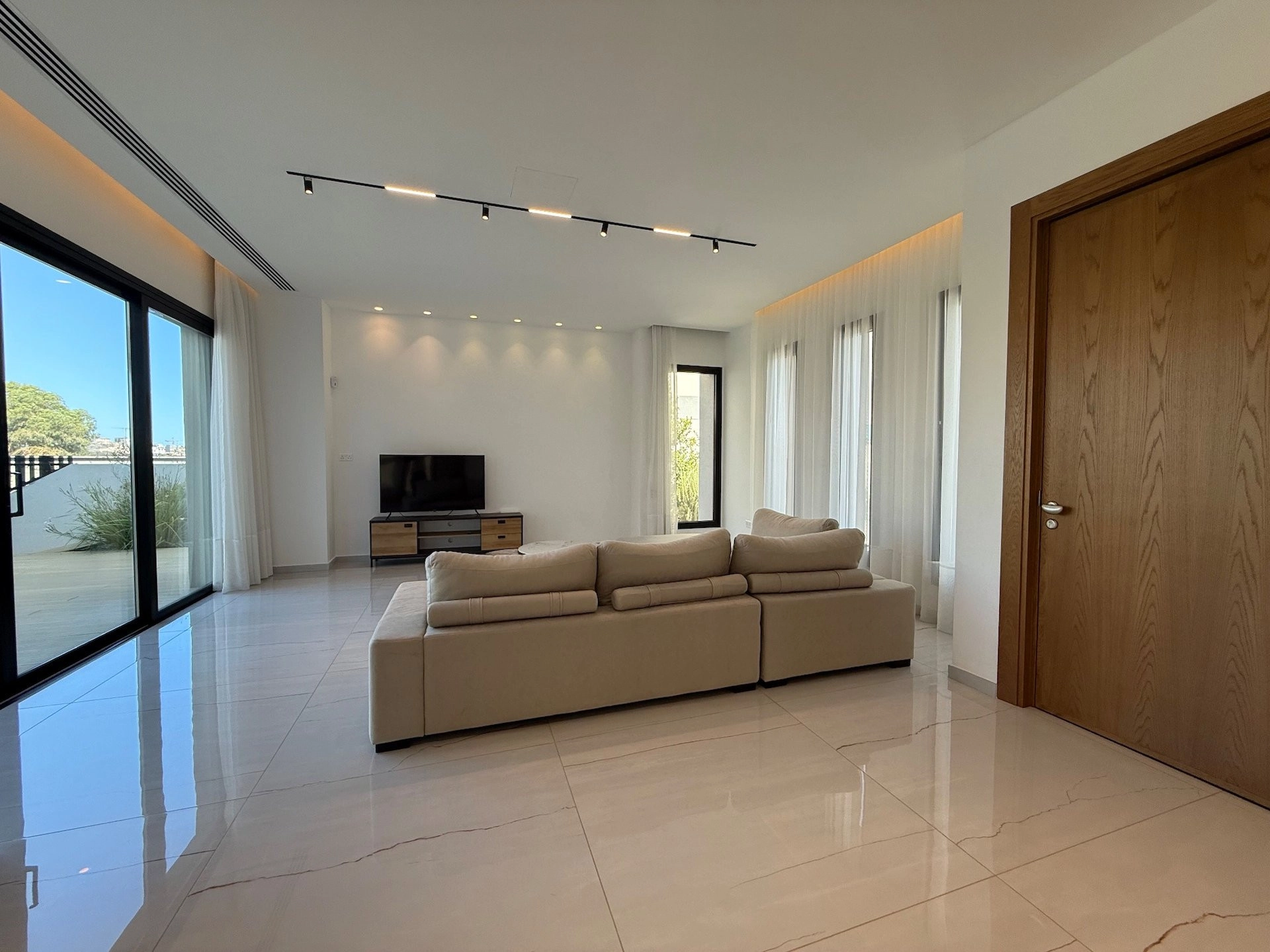 5 Bedroom House for Rent in Agios Tychonas, Limassol District