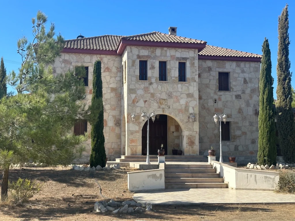 5 Bedroom House for Sale in Moni, Limassol District