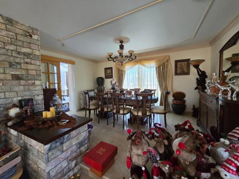 5 Bedroom House for Sale in Fasoula Lemesou, Limassol District