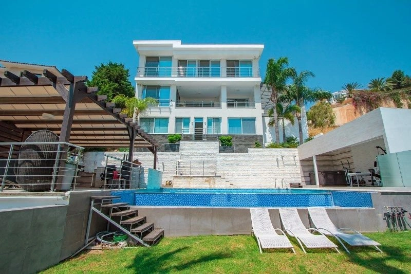 5 Bedroom House for Sale in Agios Tychonas, Limassol District