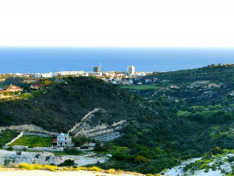 860m² Plot for Sale in Agios Tychonas, Limassol District