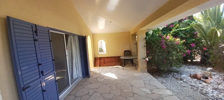 3 Bedroom House for Sale in Paphos – Moutallos