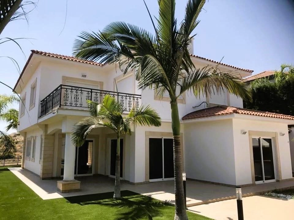 4 Bedroom House for Sale in Agios Tychonas, Limassol District