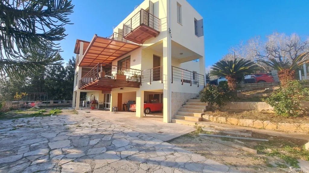 5 Bedroom House for Sale in Armou, Paphos District
