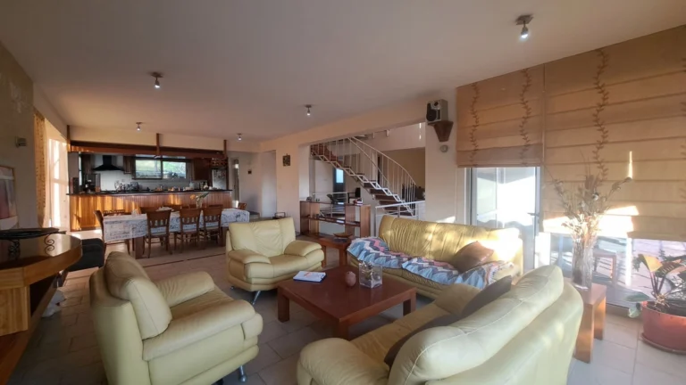 5 Bedroom House for Sale in Armou, Paphos District