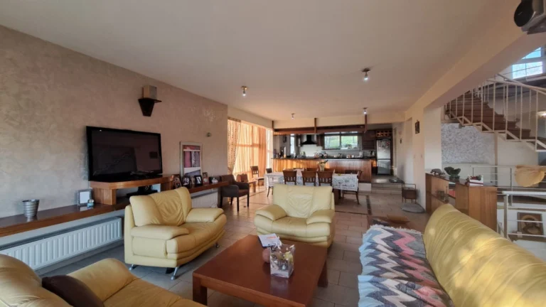 5 Bedroom House for Sale in Armou, Paphos District