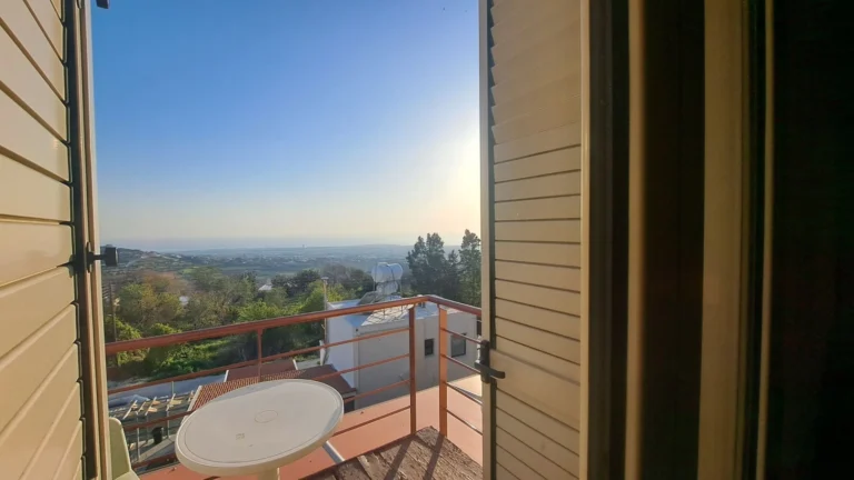 5 Bedroom House for Sale in Armou, Paphos District