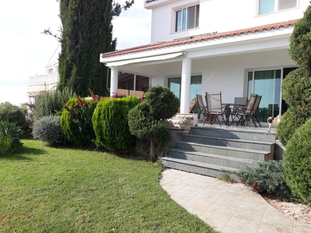 5 Bedroom House for Rent in Armou, Paphos District