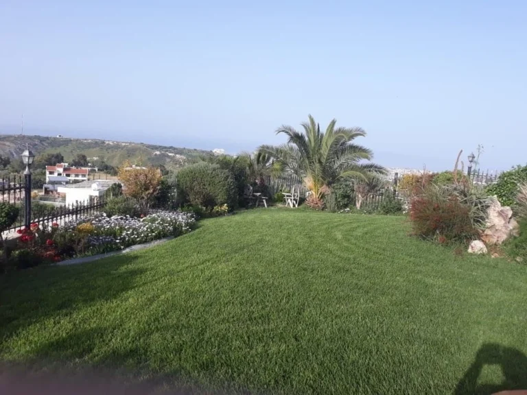 5 Bedroom House for Rent in Armou, Paphos District
