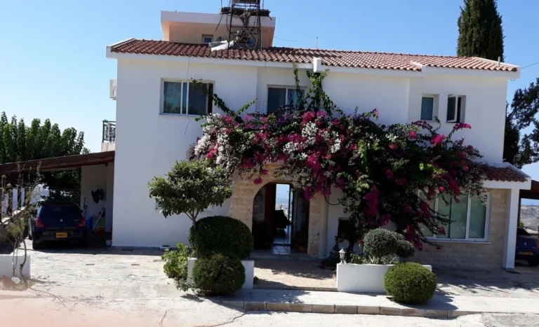 5 Bedroom House for Rent in Armou, Paphos District